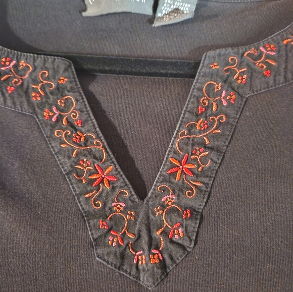 Relativity Woman Black top - Picture 3 of 4